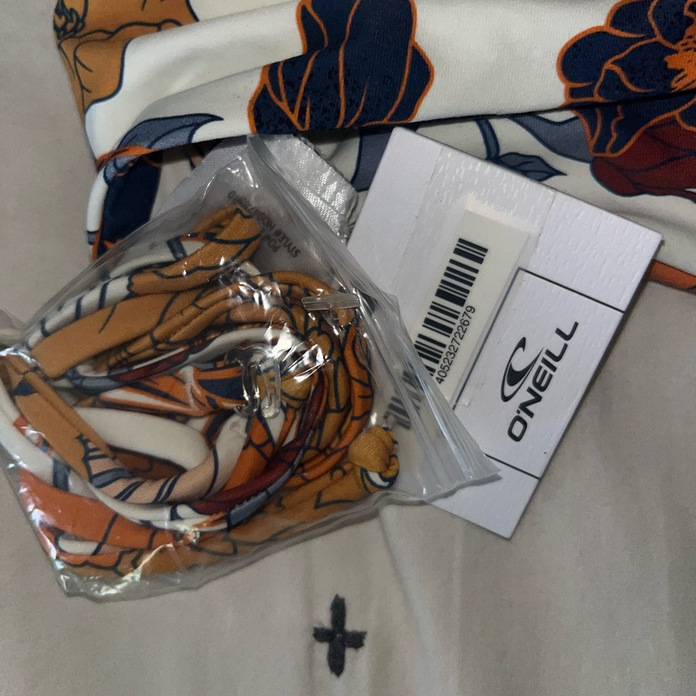 NEW O'Neill Corinna Floral Print Knot Bandeau Bikini Top XL - Picture 4 of 6